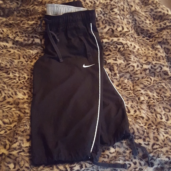 Nike Capri pants - Picture 1 of 4